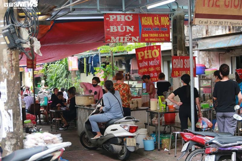 Bộ Y tế: Khách ăn uống tại hàng quán hạn chế cười đùa, nói to